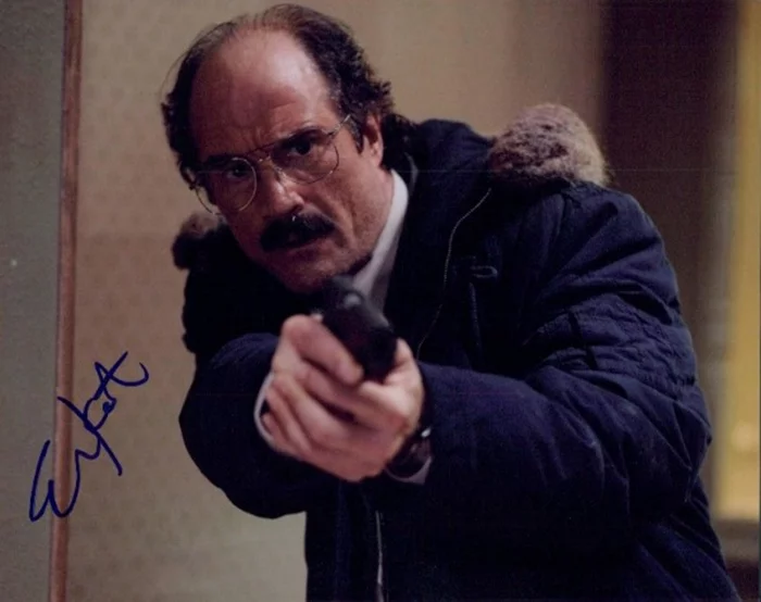 Elias Koteas autograph
