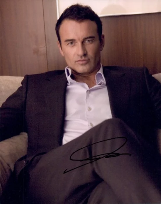 Julian McMahon autograph