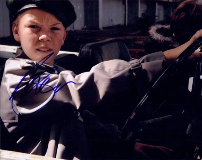 Will Poulter autograph