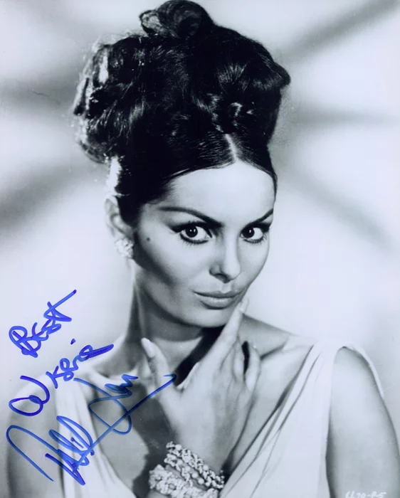 Daliah Lavi autograph