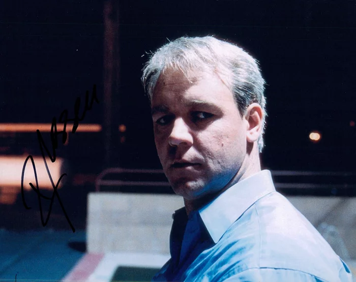 Russell Crowe autograph