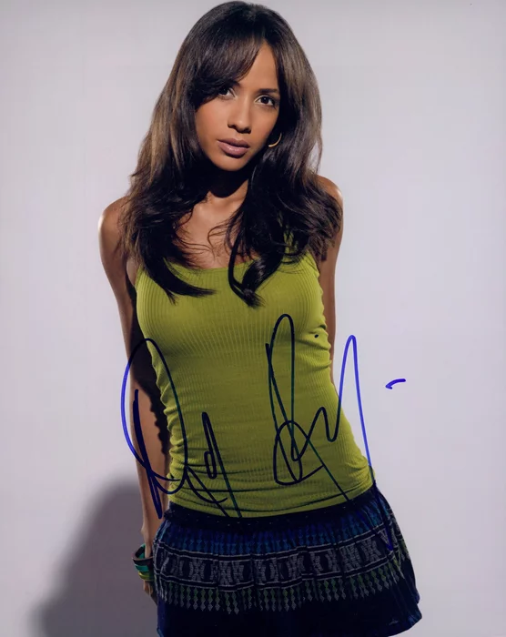 Dania Ramirez autograph