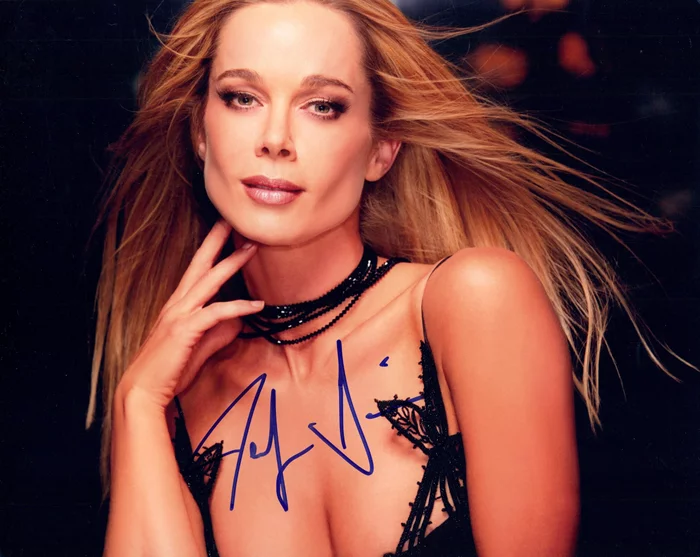Jennifer Gareis autograph