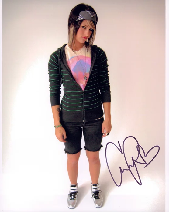 Cassadee Pope autograph