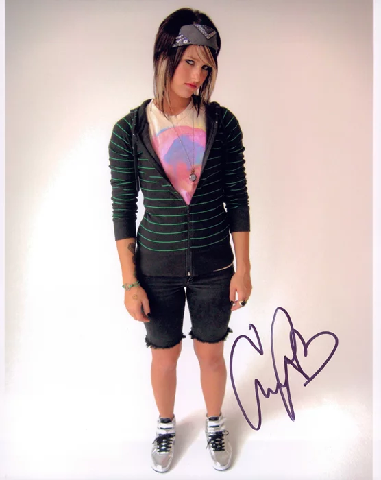 Cassadee Pope autograph