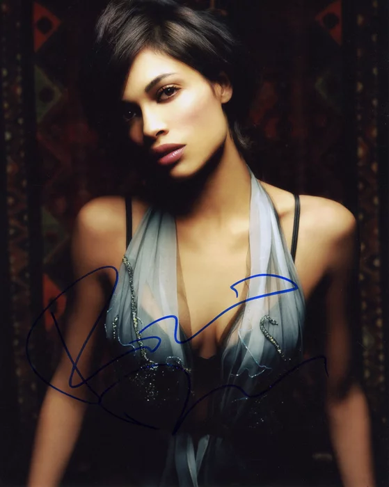 Rosario Dawson autograph