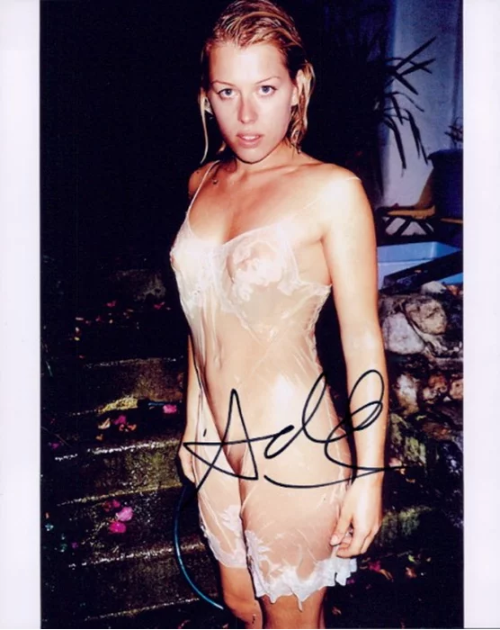 Amanda DeCadenet autograph