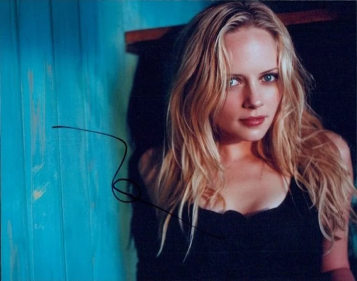 Marley Shelton autograph