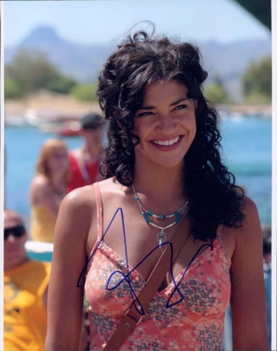 Jessica Szohr autograph