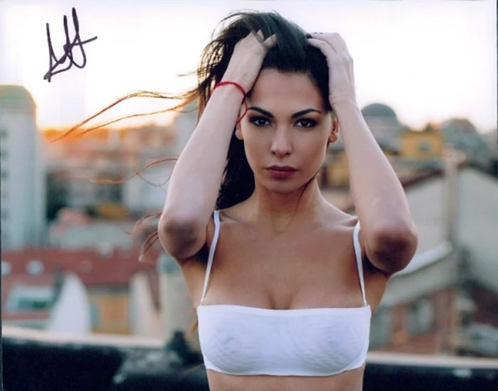 Moran Atias autograph