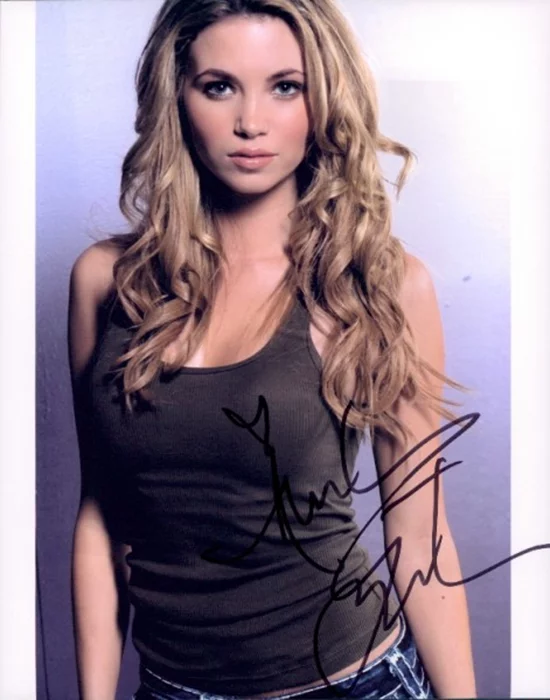 Amber Lancaster autograph