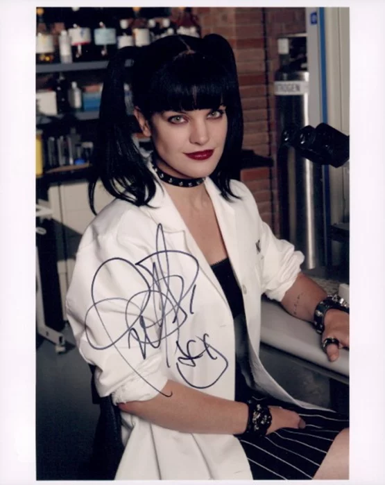 Pauley Perrette autograph