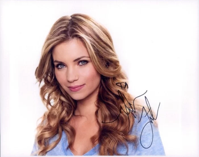 Amber Lancaster autograph