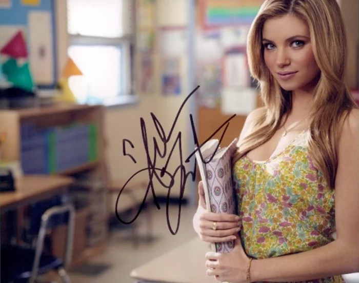 Amber Lancaster autograph