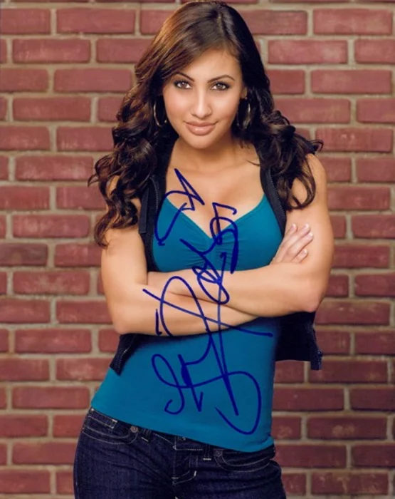 Francia Raisa autograph