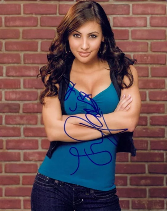 Francia Raisa autograph