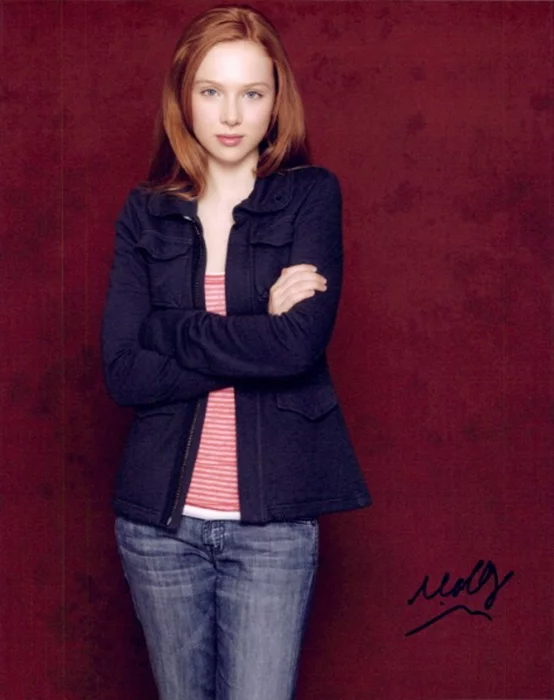 Molly Quinn autograph