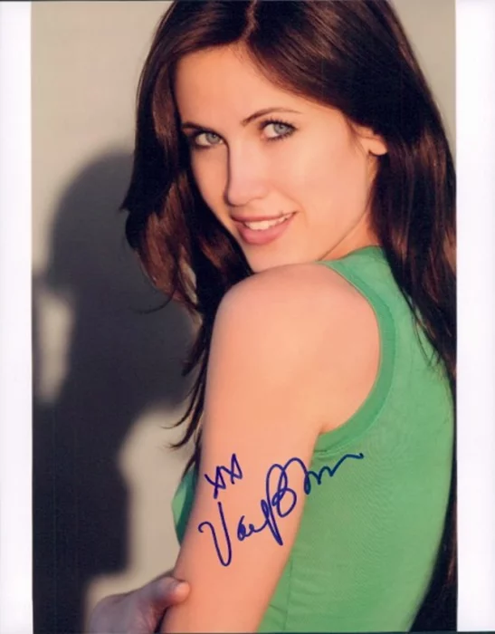 Vail Bloom autograph