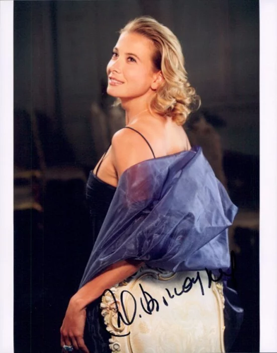 Yuliya Vysotskaya autograph