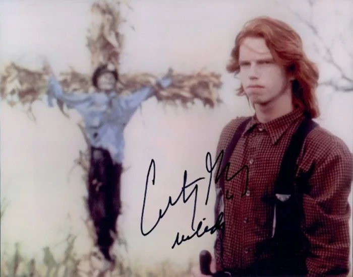 Courtney Gains autograph