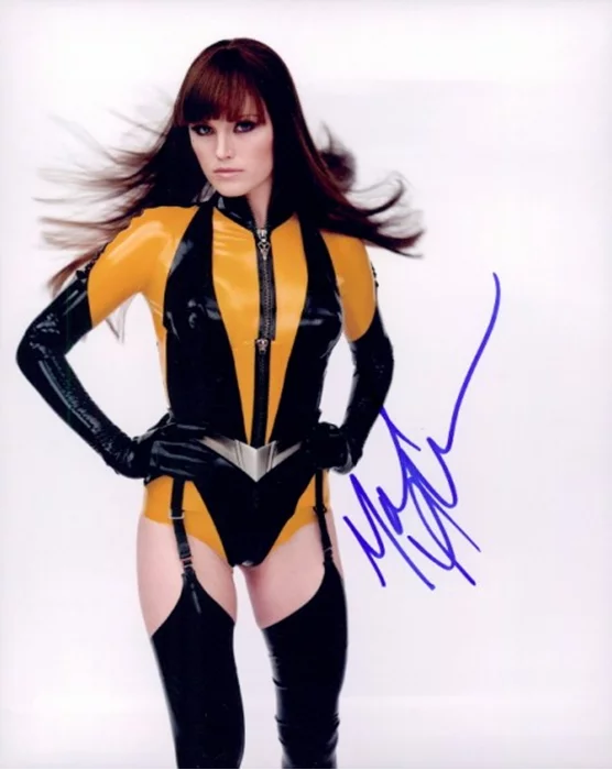 Malin Akerman autograph