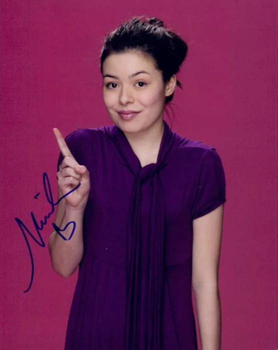 Miranda Cosgrove autograph
