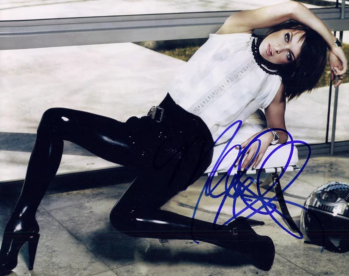 Milla Jovovich autograph