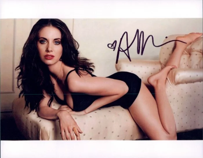 Alison Brie autograph