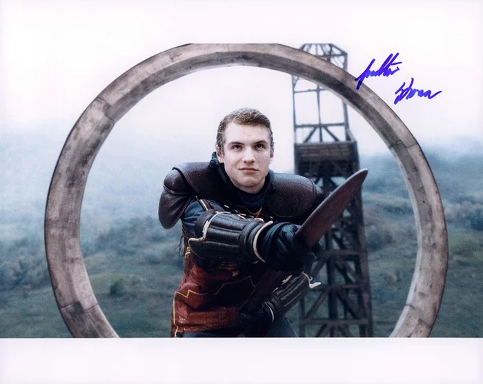 Freddie Stroma autograph