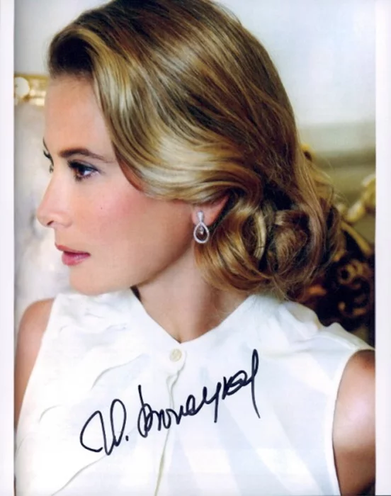 Yuliya Vysotskaya autograph