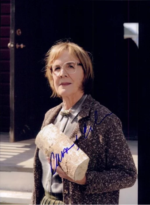 Catherine Coulson autograph