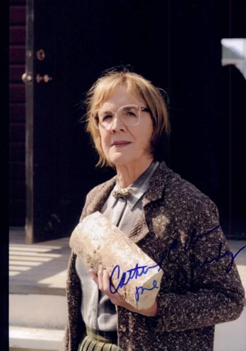 Catherine Coulson autograph
