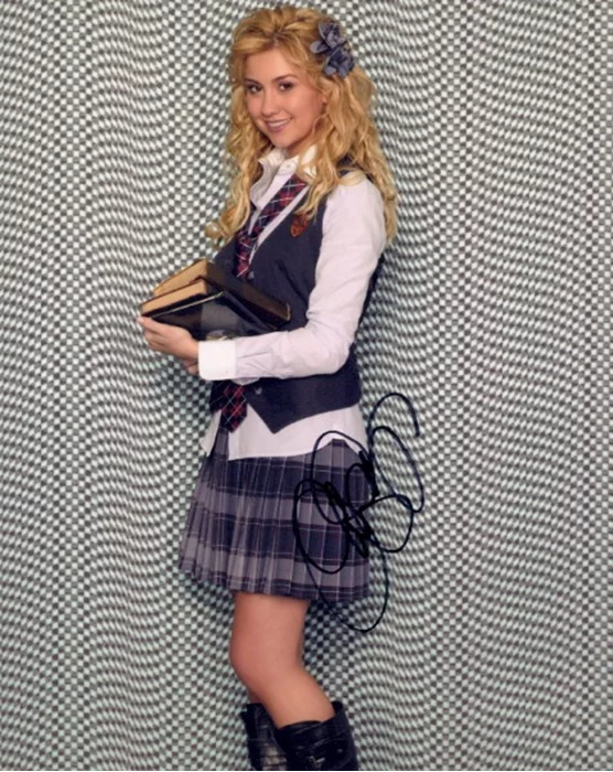 Chelsea Staub autograph