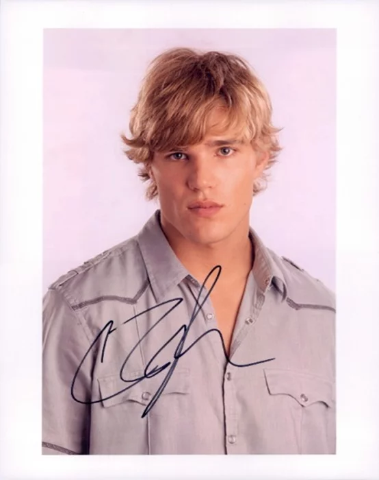 Chris Zylka autograph