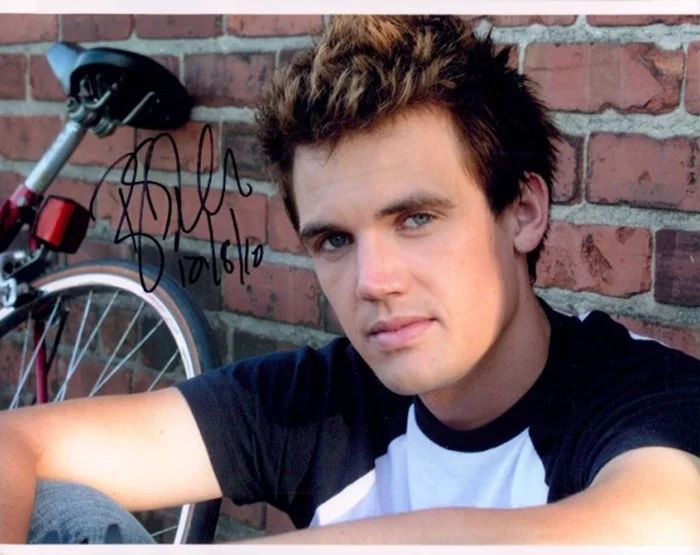 Tyler Hilton autograph