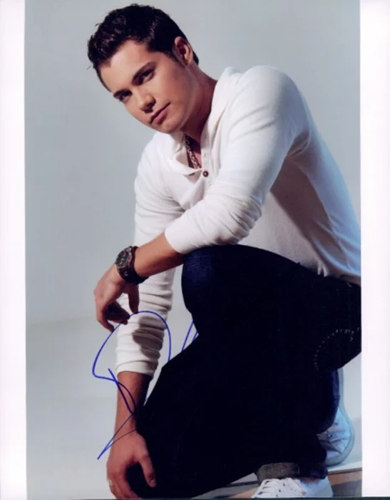 Drew Seeley autograph