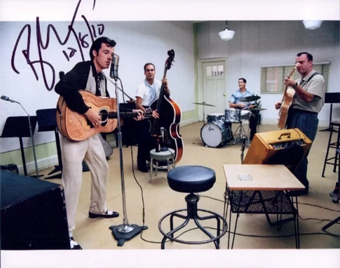 Tyler Hilton autograph