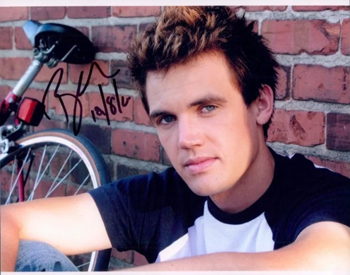 Tyler Hilton autograph
