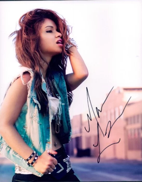 Marisa Lauren autograph