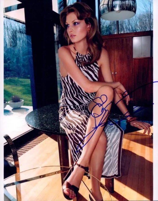 Angela Lindvall autograph