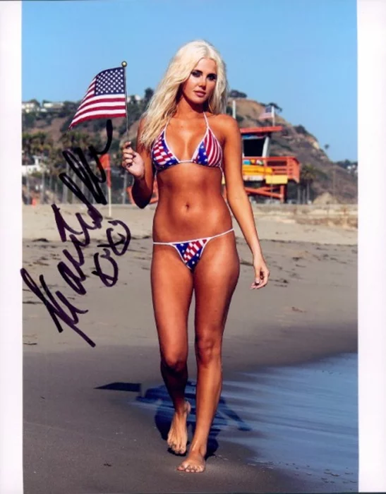 Karissa Shannon autograph