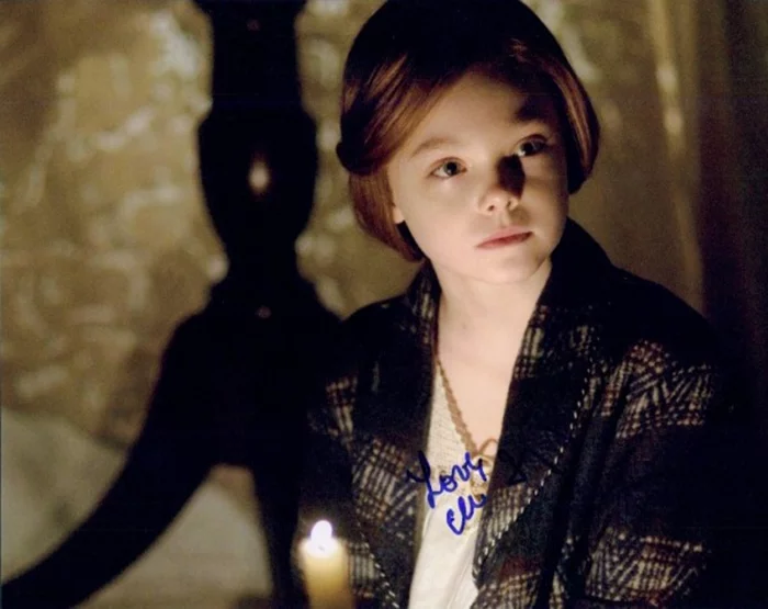 Elle Fanning autograph