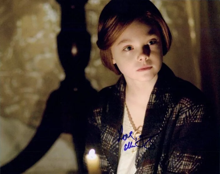 Elle Fanning autograph