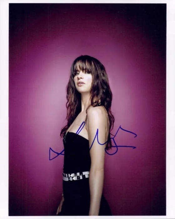 Juliette Lewis autograph