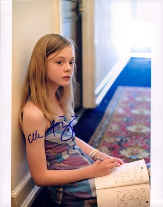 Elle Fanning autograph