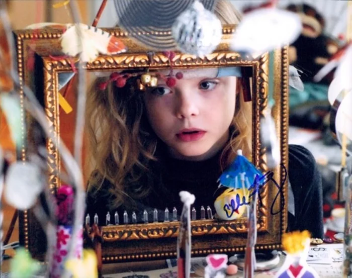 Elle Fanning autograph