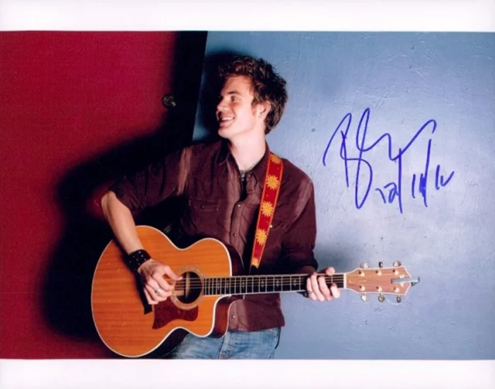 Tyler Hilton autograph