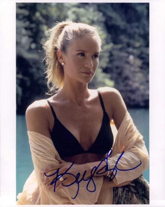 Kelly Lynch autograph