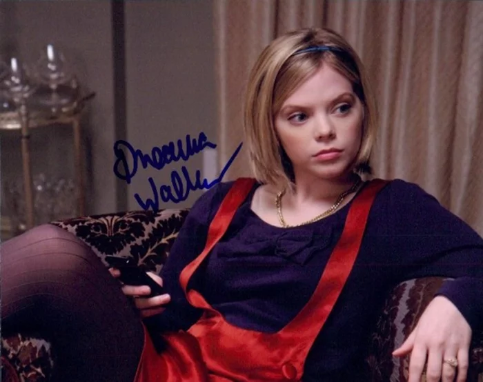 Dreama Walker autograph