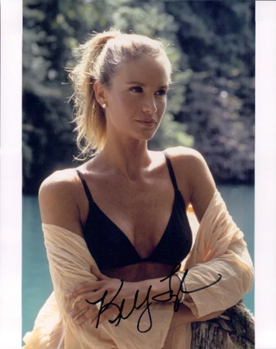 Kelly Lynch autograph